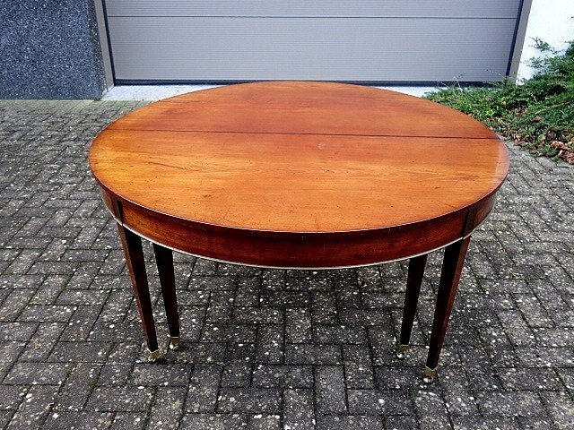 18th century dining table in cherrywood