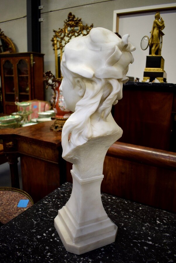 Art Nouveau Carrara marble bust