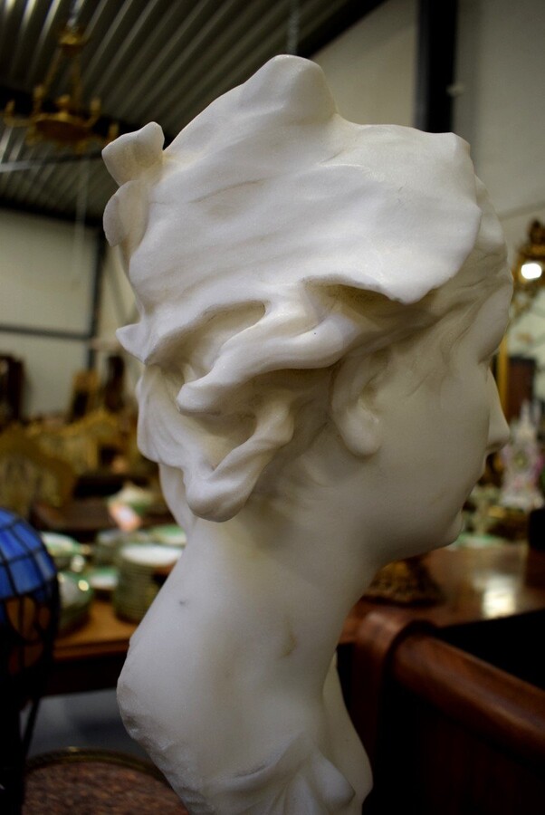 Art Nouveau Carrara marble bust