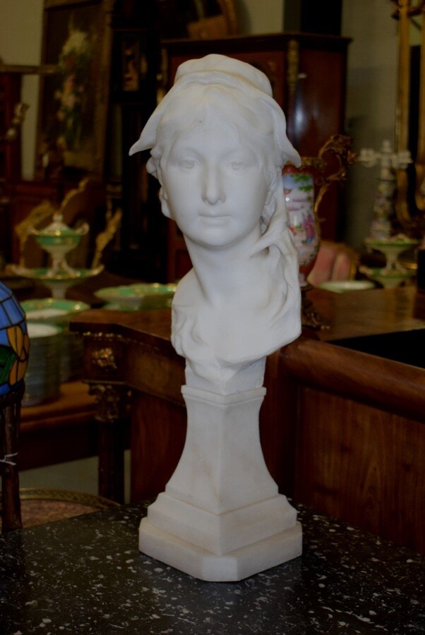 Art Nouveau Carrara marble bust