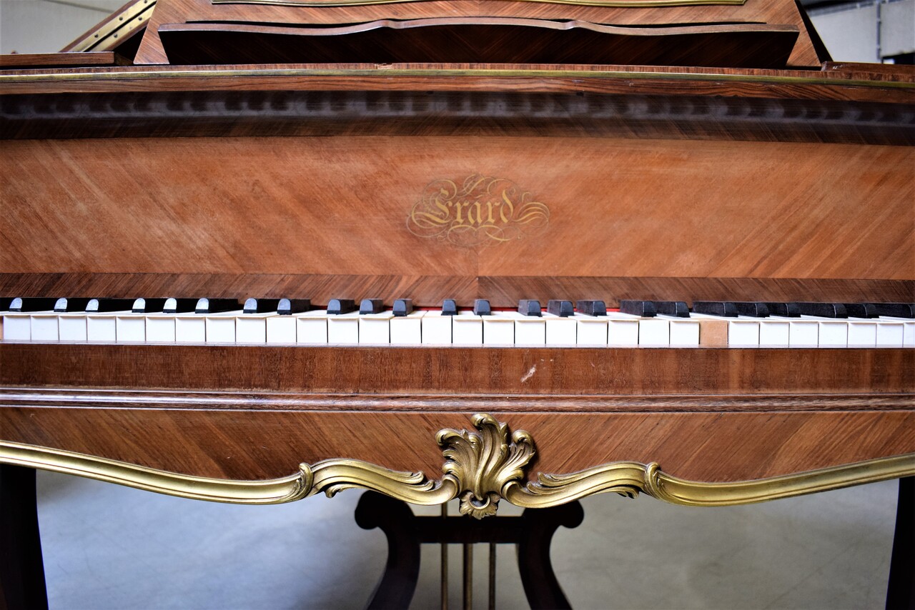 Baby Grand Piano Erard and François Linke France ca. 1900