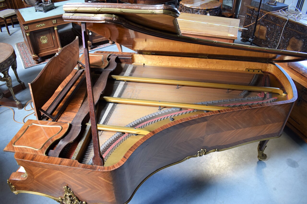 Baby Grand Piano Erard and François Linke France ca. 1900