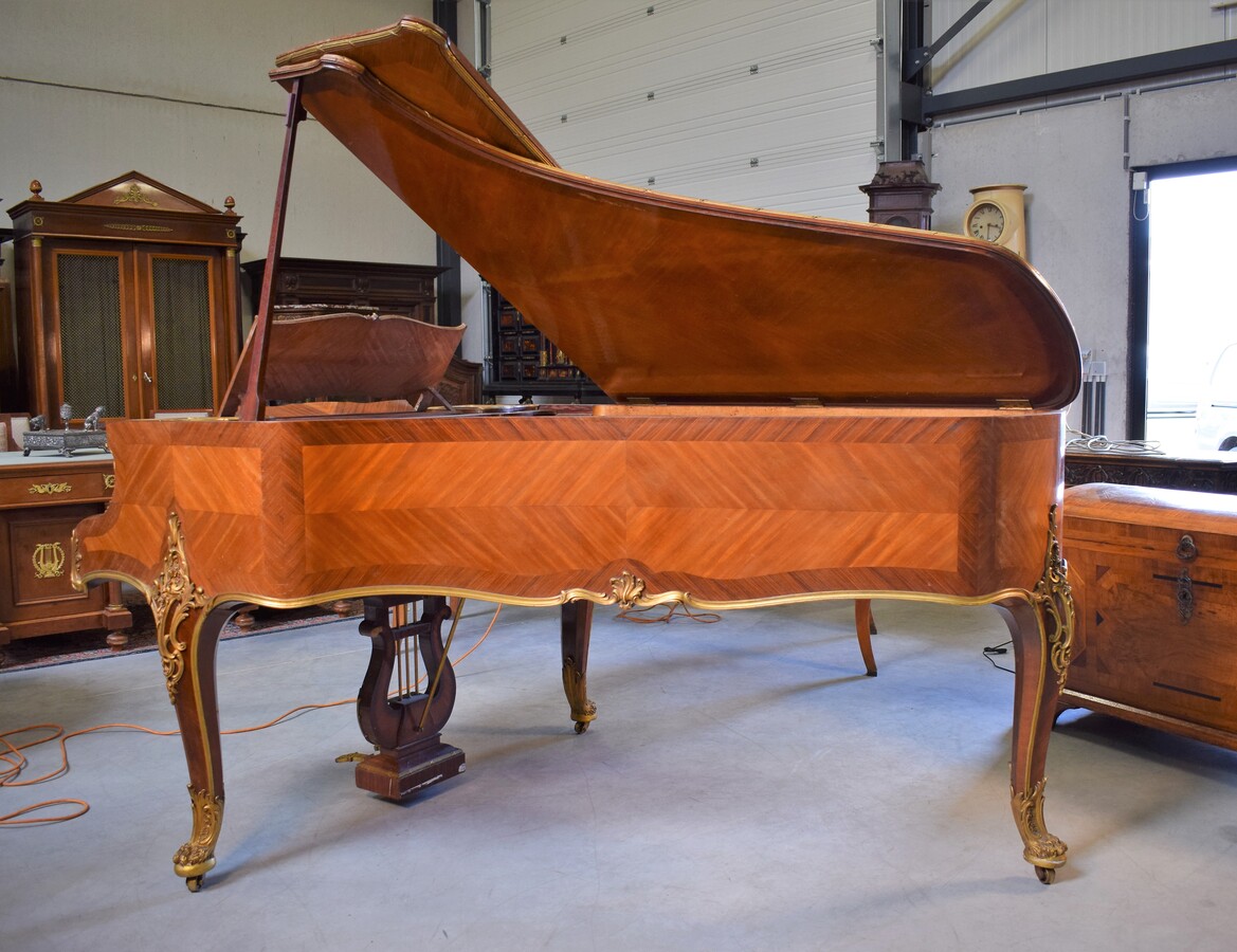 Baby Grand Piano Erard and François Linke France ca. 1900