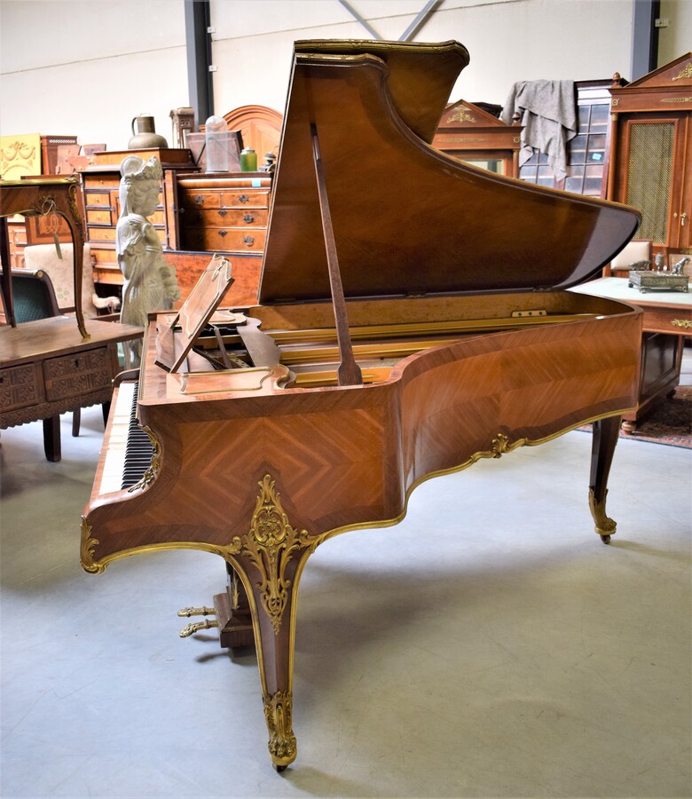 Baby Grand Piano Erard and François Linke France ca. 1900