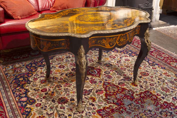 Marquetry Centre Table with Bronze Mounts Violon Model France 19th Century