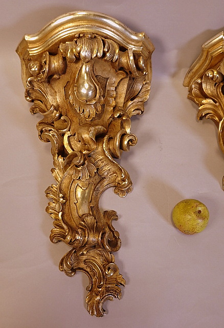 Pair of giltwood brackets