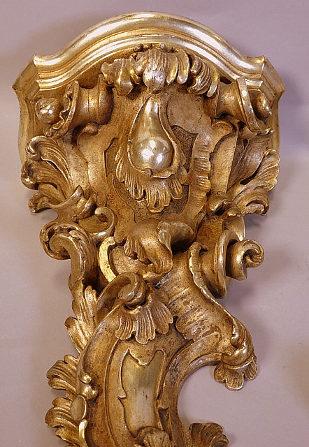 Pair of giltwood brackets