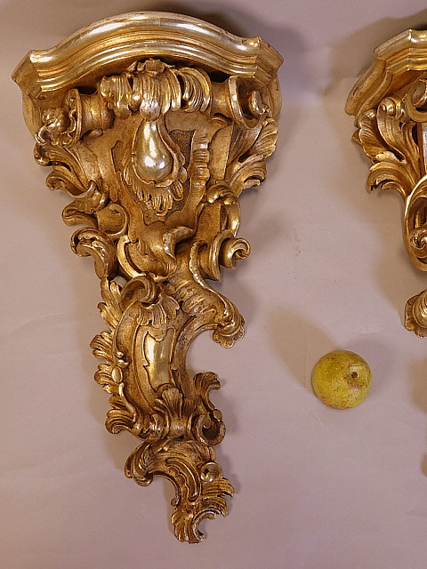 Pair of giltwood brackets