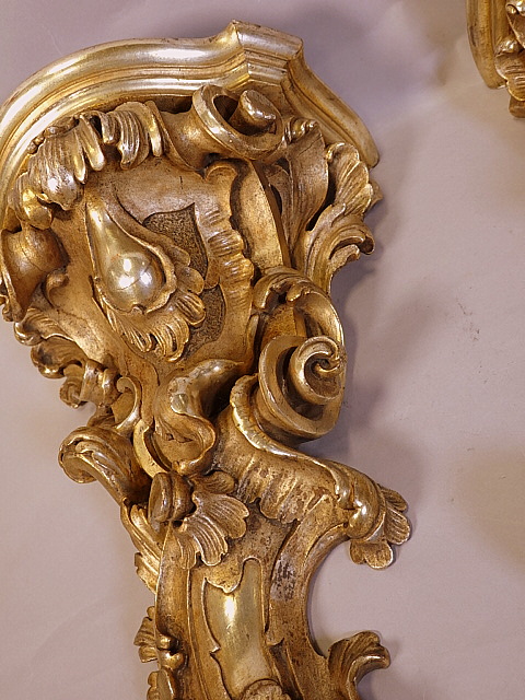 Pair of giltwood brackets