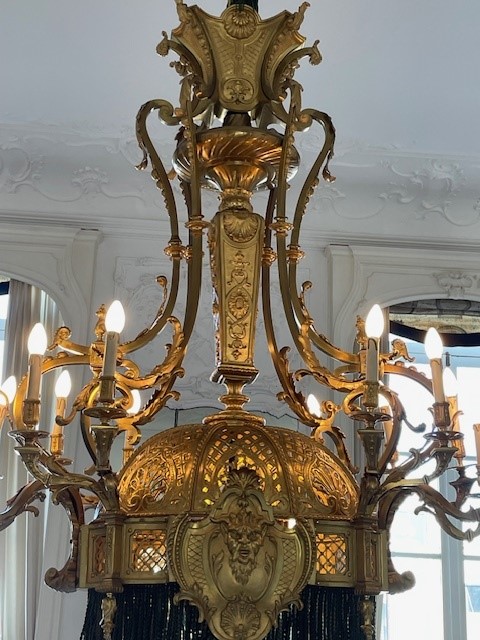 Palational bronze chandelier