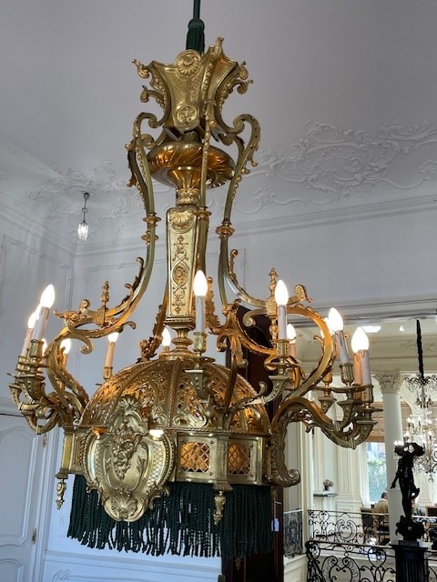 Palational bronze chandelier