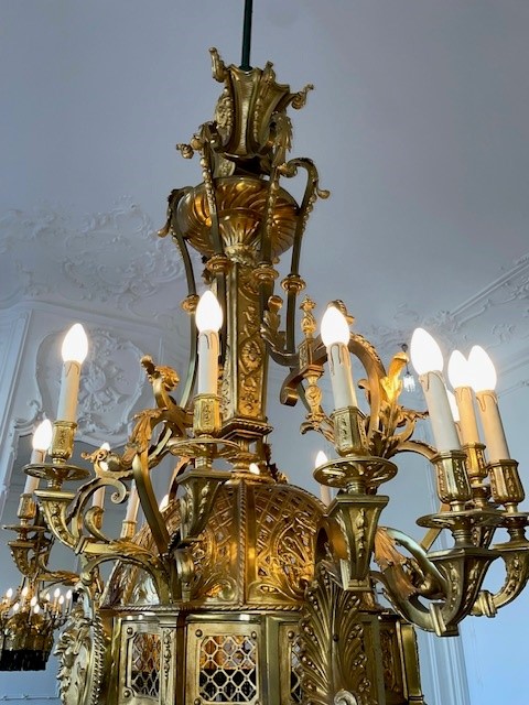 Palational bronze chandelier