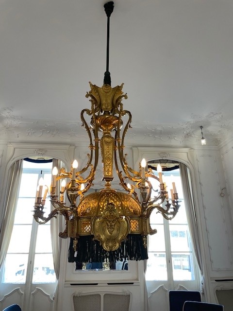 Palational gilt bronze chandelier