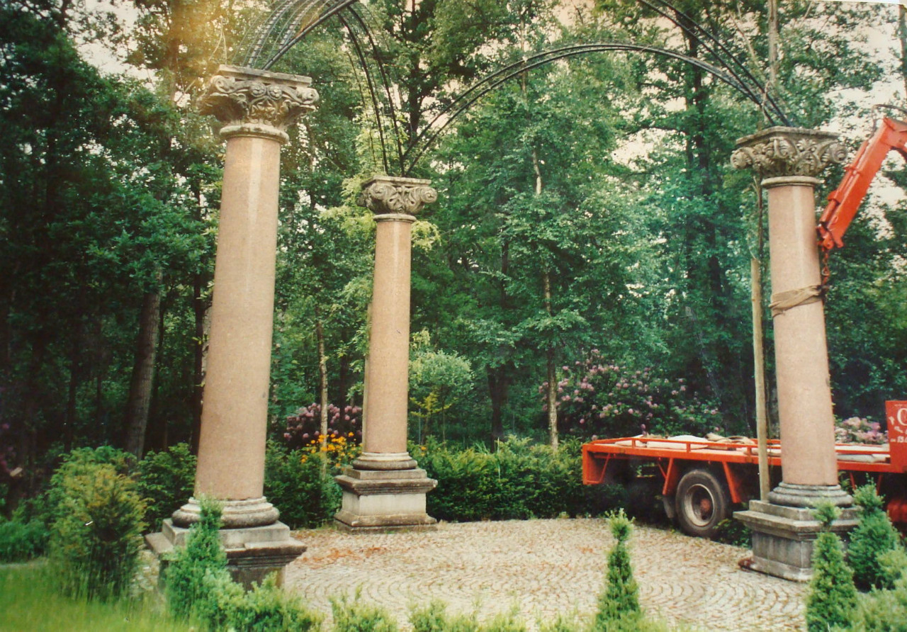 Three monumental columns in granit and belgian blue stone 